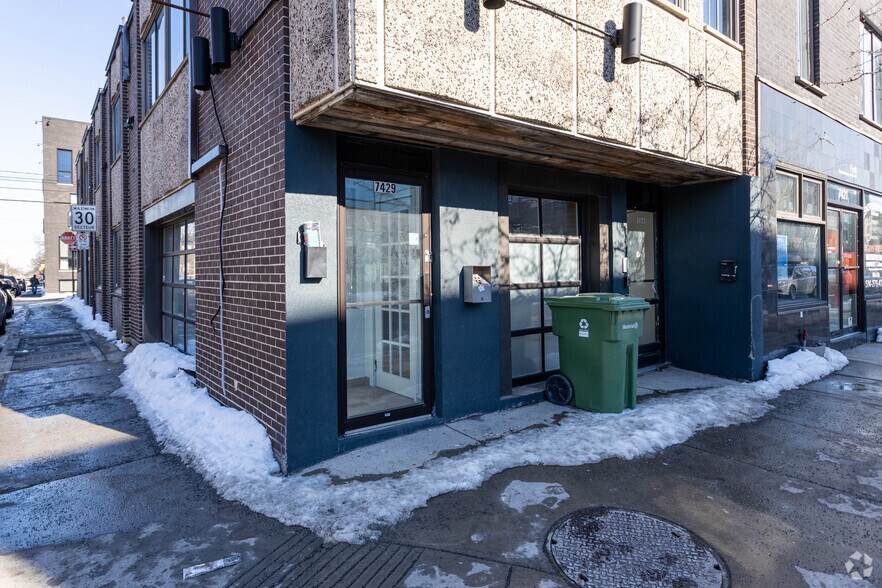 More Photos Of 7427-7429 Rue Saint-Hubert, Montréal Storefront For Sale