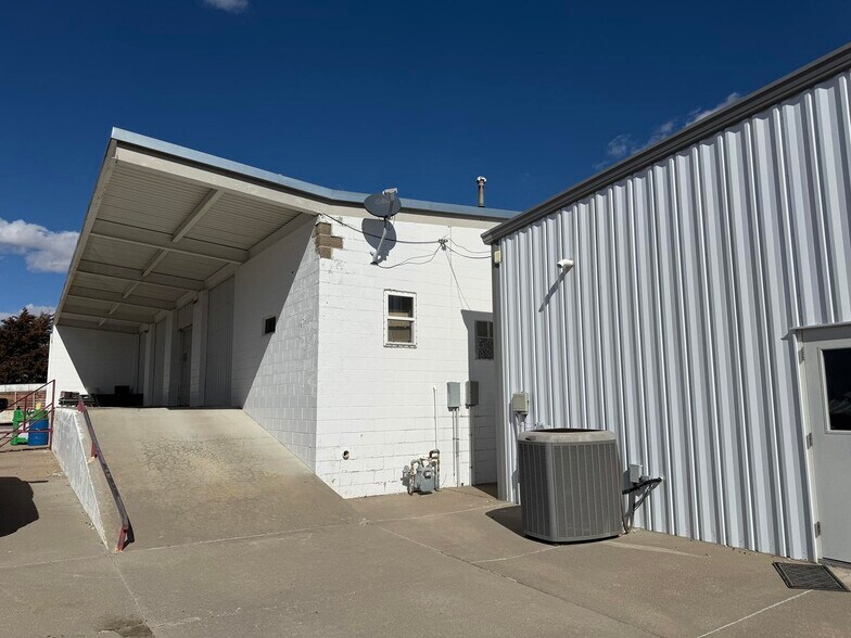 More Photos Of 308 Airport Rd, McCook Warehouse For Sale