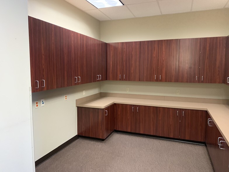 More Photos Of 444 Executive Center Blvd, El Paso Office For Lease
