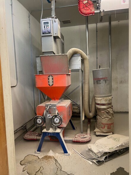 More Photos Of 2600 NE Division St, Bend Storefront Retail Office For Lease