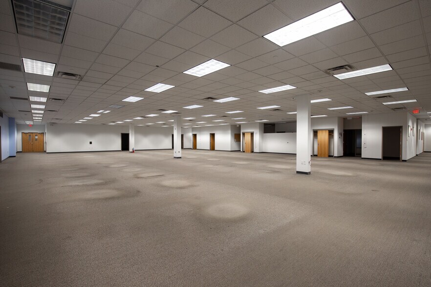 More Photos Of 999 Stewart Ave, Bethpage Office For Lease
