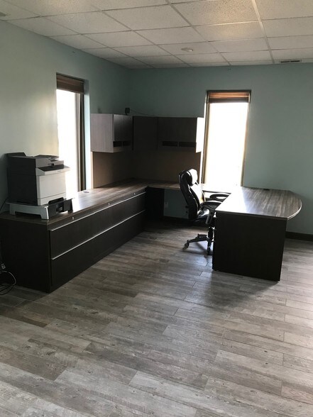 More Photos Of 825 E North St, Elburn Warehouse For Lease