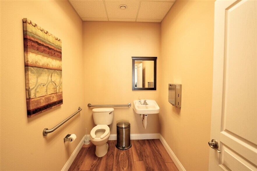 More Photos Of 1341 Providence Rd, Brandon Coworking Space