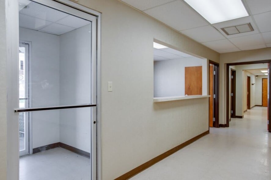 More Photos Of 1400 Hatcher Ln, Columbia Healthcare For Lease