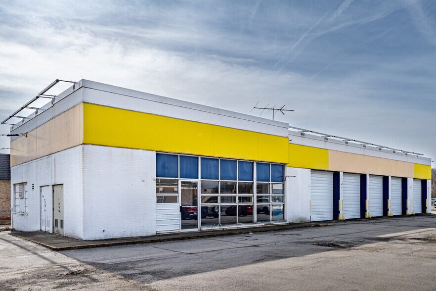 More Photos Of 100 S Jefferson St, New Castle General Retail For Lease