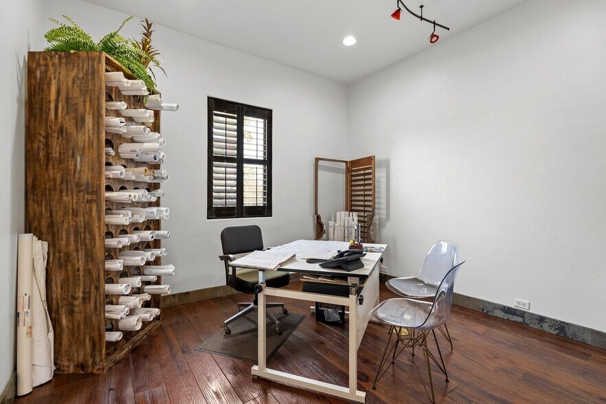 More Photos Of 1703 Highway 35 S, Rockport Office Residential For Sale