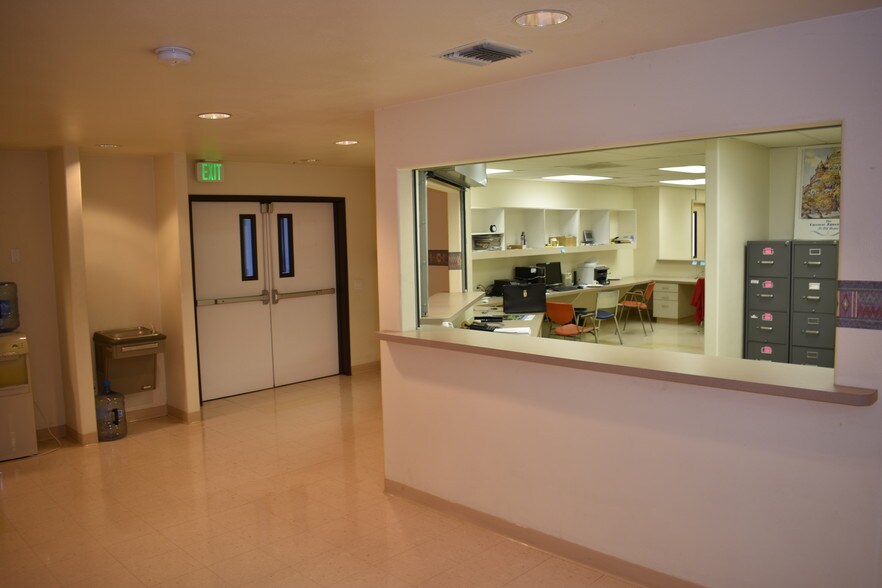 More Photos Of 2501 S Hill St, Los Angeles Office For Sale