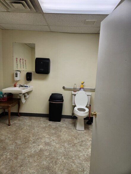 More Photos Of 743 Columbia Tpke, East Greenbush Medical For Lease