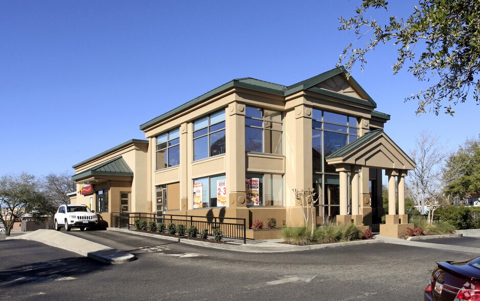 Primary Photo Of 209 Spring St, Charleston Fast Food For Sale