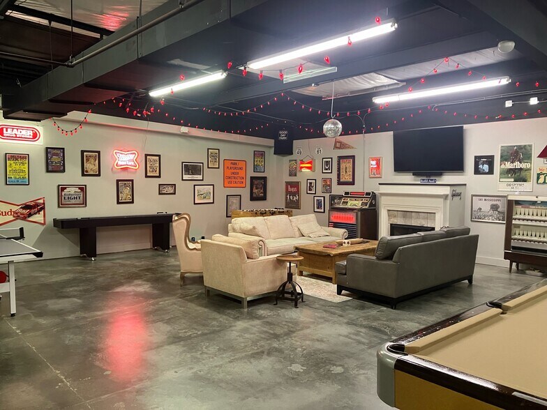 More Photos Of 109 Cahaba Valley Pky, Pelham Showroom For Lease