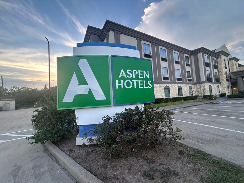 Primary Photo Of 2205 Barker Oaks Dr, Houston Hotel For Sale