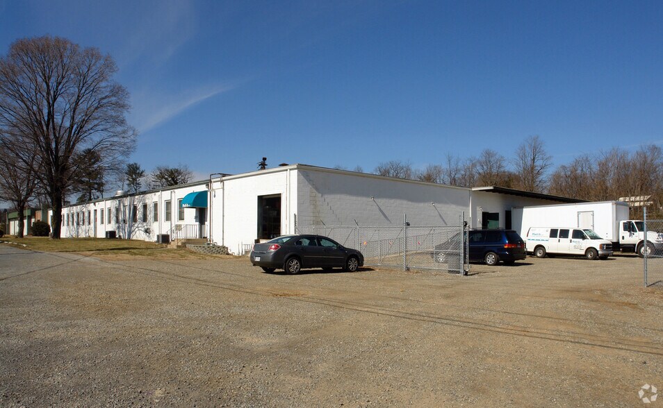 Primary Photo Of 3125 Salem Tpke NW, Roanoke Warehouse For Lease