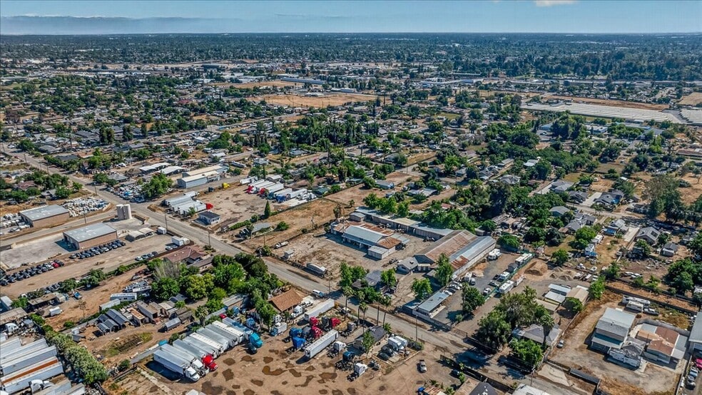 More Photos Of 708 N Pleasant Ave, Fresno Warehouse For Sale