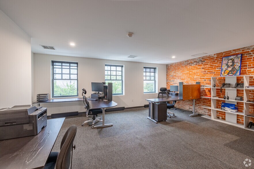 More Photos Of 419 N Charles St, Baltimore Office For Sale