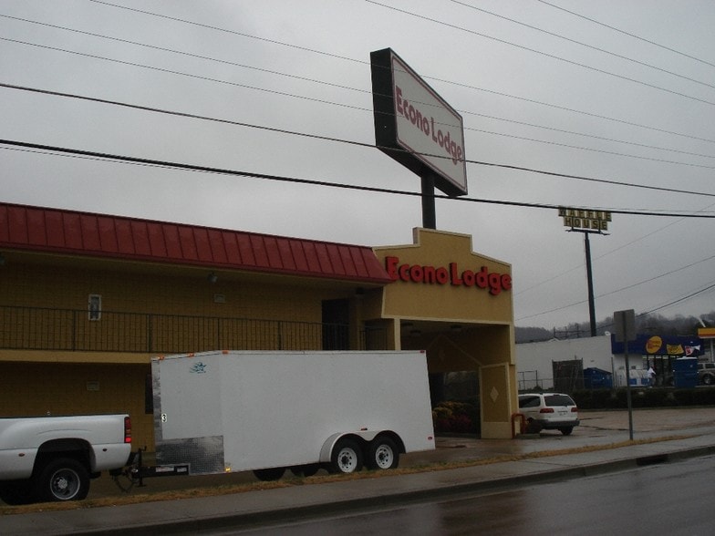 More Photos Of 7421 Bonny Oaks Dr, Chattanooga Hotel For Sale