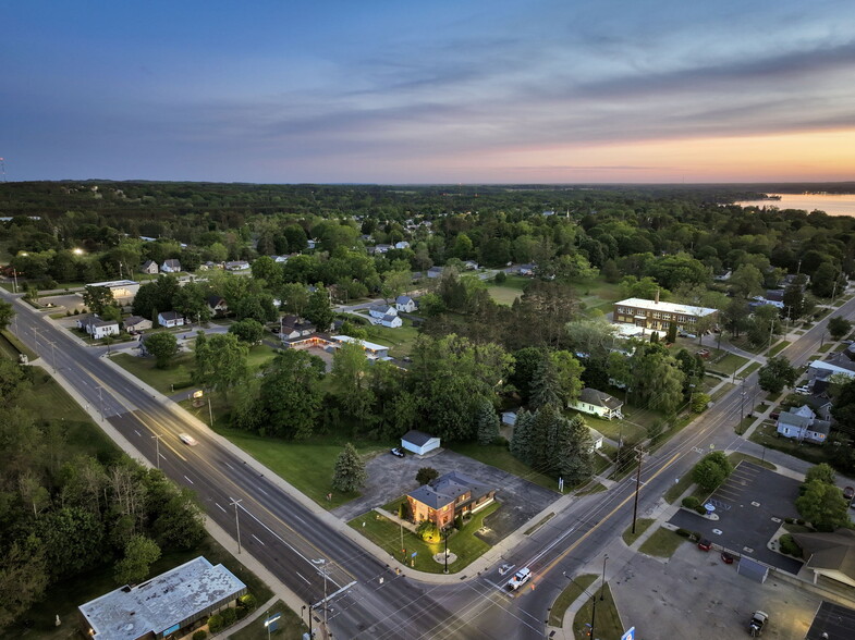 More Photos Of 1104 S Mitchell St, Cadillac Office For Sale