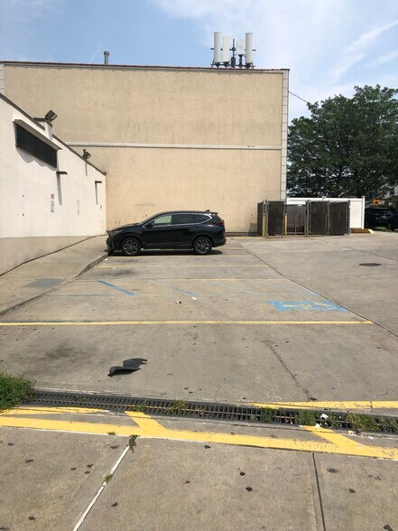 More Photos Of 117-13 Farmers Blvd, Saint Albans Freestanding For Lease