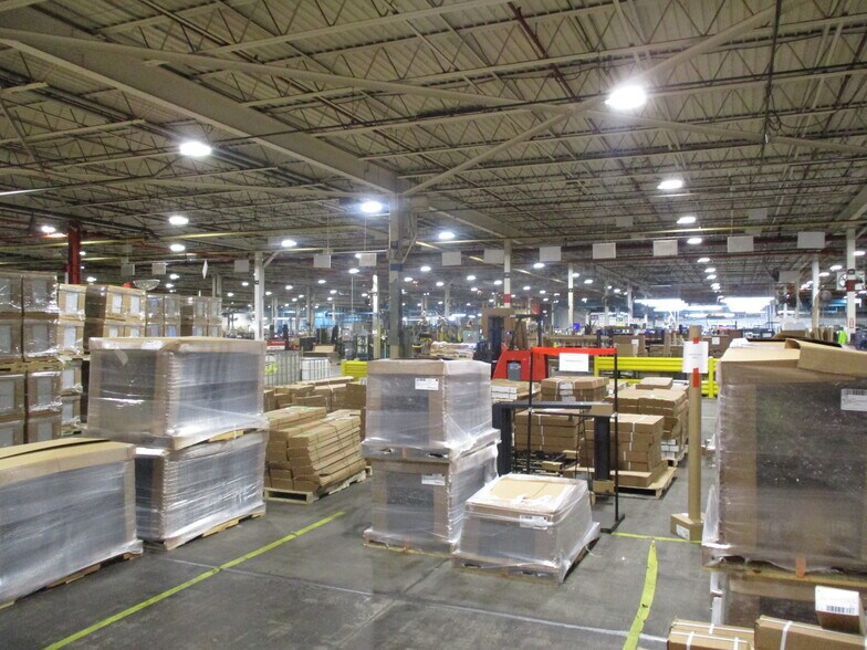 More Photos Of 2800 Estes St, Norton Shores Manufacturing For Sale