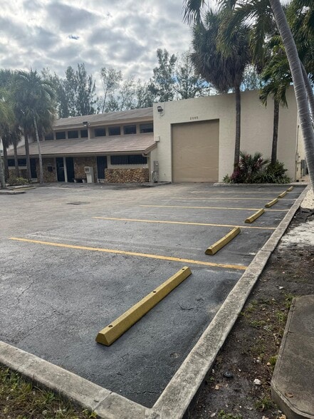 More Photos Of 2000-2040 NW 94th Ave, Miami Warehouse For Sale
