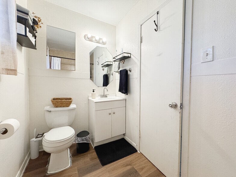 More Photos Of 2708-2712 Oakcliff St, Houston Apartments For Sale