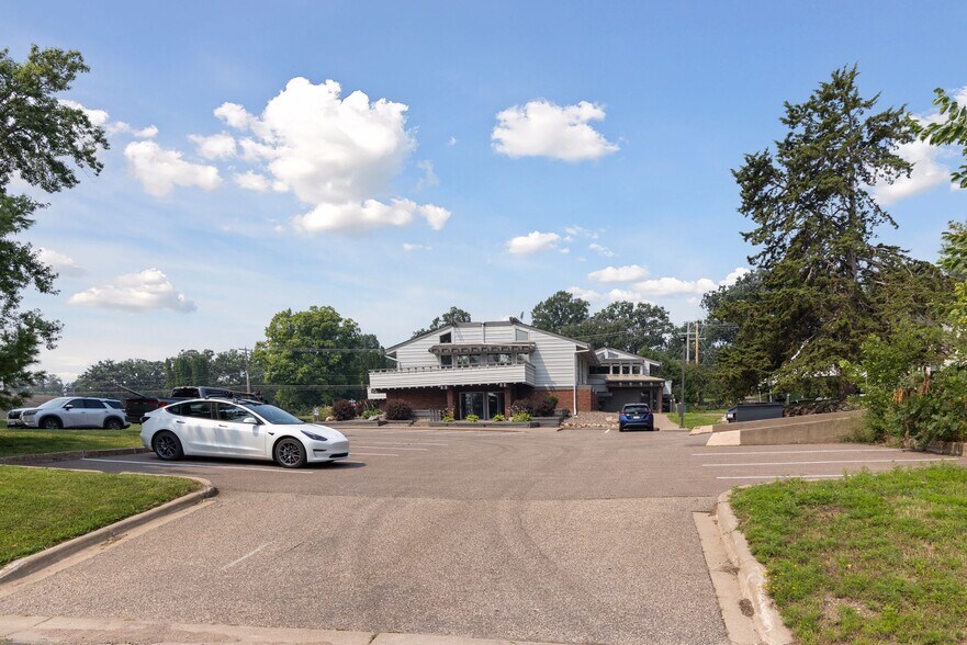 More Photos Of 6303 Osgood Ave N, Stillwater Medical For Lease