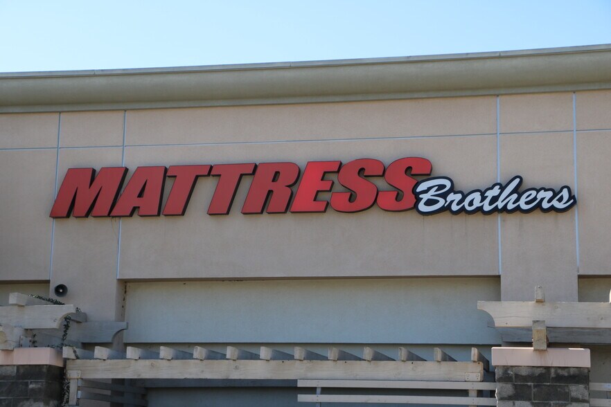 More Photos Of 2712 Canyon Springs Pky, Riverside Storefront Retail Office For Lease