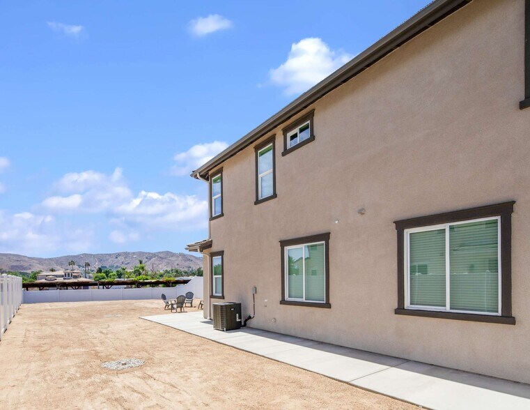 More Photos Of 5852 Norwood Ave, Riverside Multifamily For Sale