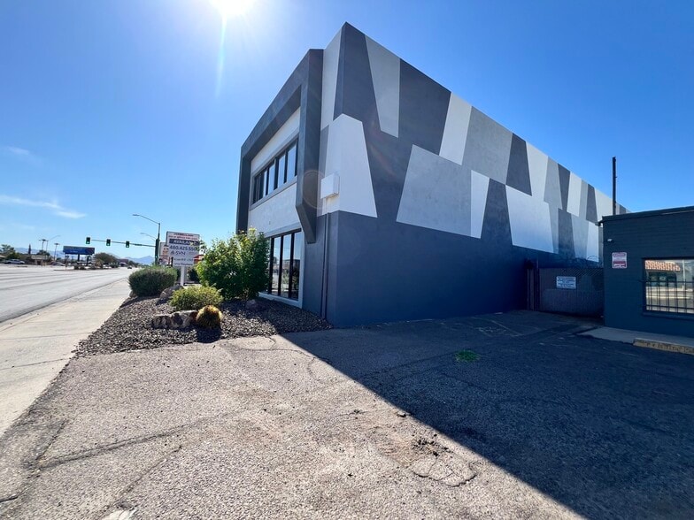 More Photos Of 2841 E Bell Rd, Phoenix Storefront Retail Office For Lease