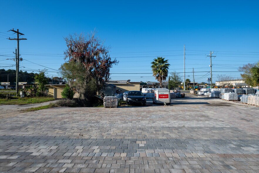 More Photos Of 6887 Philips Hwy, Jacksonville Freestanding For Lease
