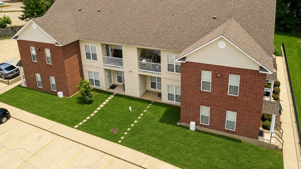 Primary Photo Of 303 Penny Ln, Ruston Apartments For Sale