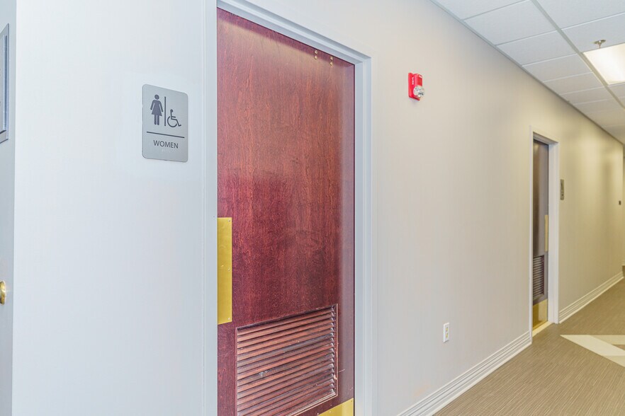 More Photos Of 10 Maxwell Dr, Clifton Park Medical For Lease