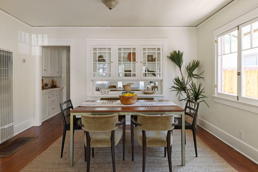 More Photos Of 1560 Morton Ave, Los Angeles Multifamily For Sale
