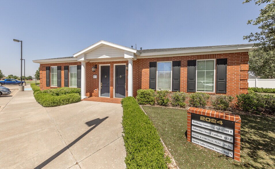 More Photos Of 2020 82nd St, Lubbock Office For Lease