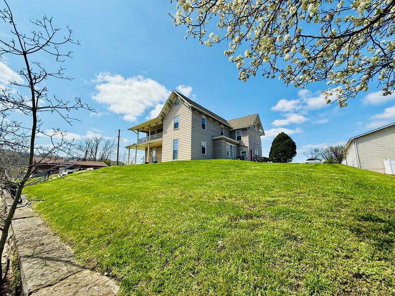 More Photos Of 403 George St, Aurora Office For Sale