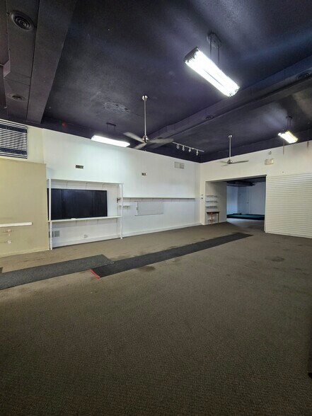 More Photos Of 75 Manitoba St, Bracebridge General Retail For Sale
