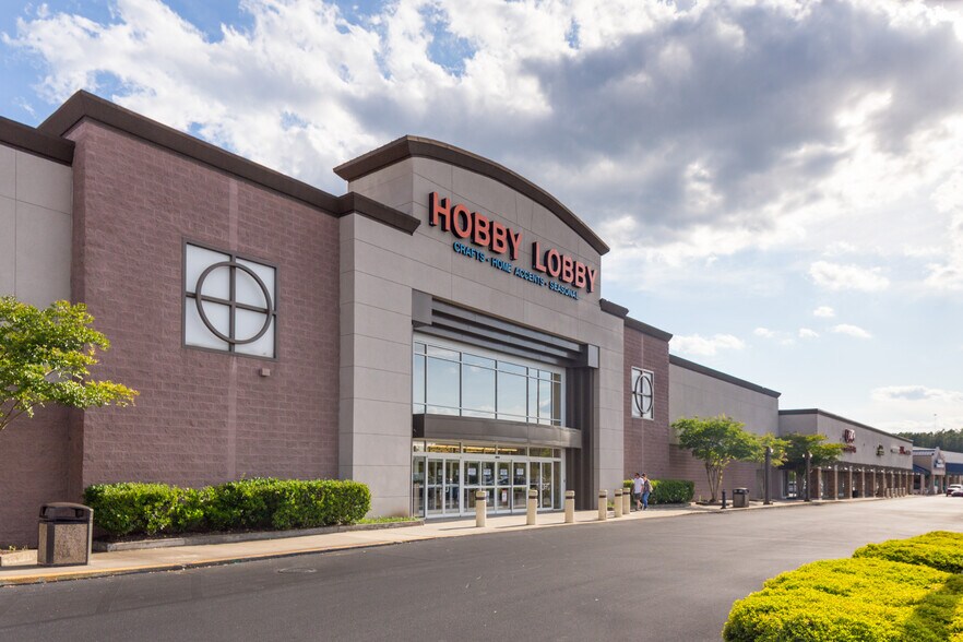 Primary Photo Of 955-1063 Bullsboro Dr, Newnan Unknown For Lease