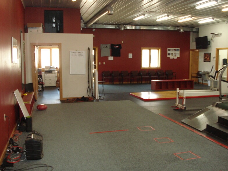 More Photos Of 1830 Webster St, Hudson Freestanding For Lease