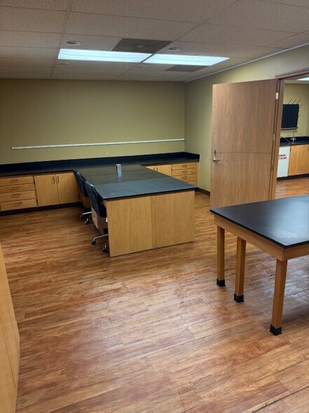 More Photos Of 28835 N Herky Dr, Lake Bluff Warehouse For Sale