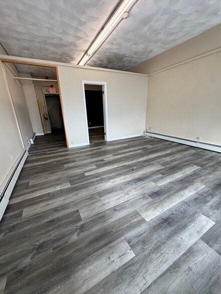 More Photos Of 492-494 Warren Ave, East Providence Storefront Retail Office For Lease