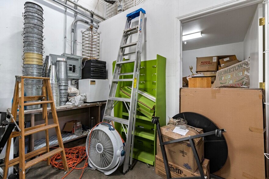 More Photos Of 110 Spring Hill Dr, Grass Valley Manufacturing For Lease