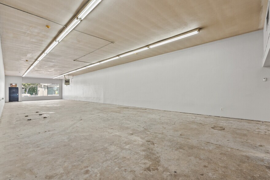 More Photos Of 6004 W Pico Blvd, Los Angeles Storefront For Lease