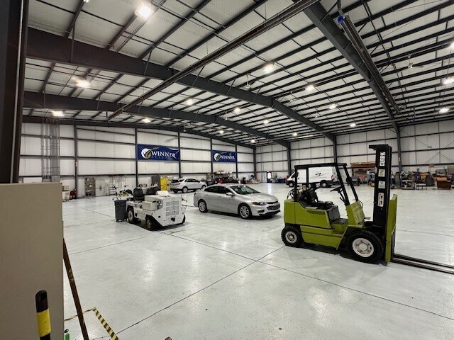More Photos Of 1555 Youngstown Kingsville Rd NE, Vienna Airplane Hangar For Lease