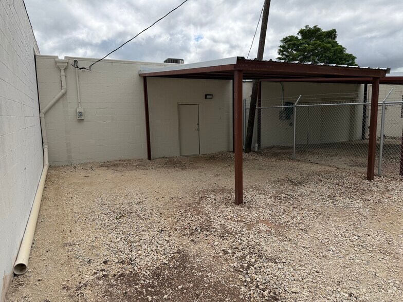 More Photos Of 1166 Butternut St, Abilene Flex For Lease