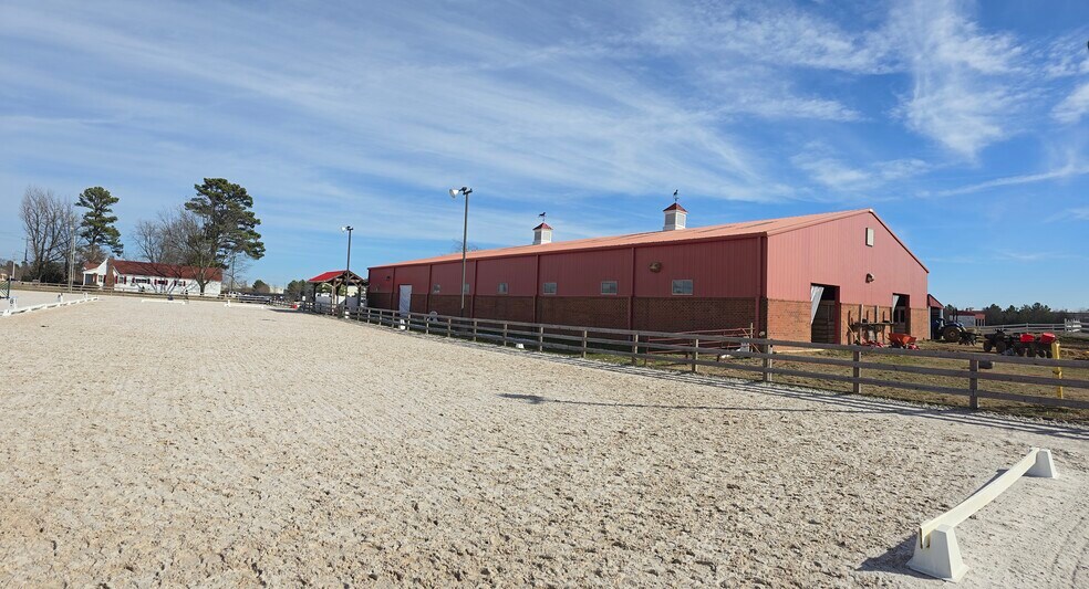 More Photos Of 10181 Stateline Rd, Olive Branch Horse Stables For Sale