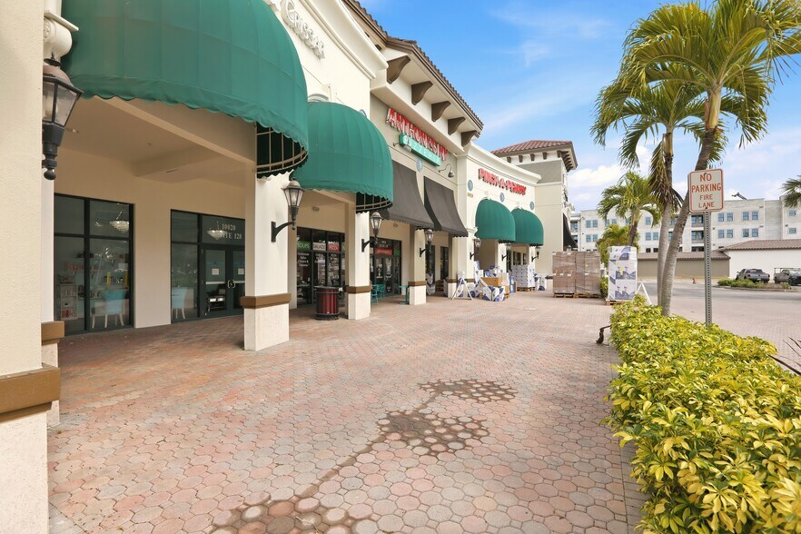 More Photos Of 10020 Coconut Rd, Estero General Retail For Lease