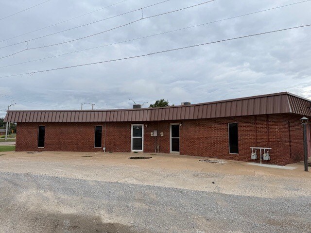 More Photos Of 2405 N Grand St, Enid Service For Sale
