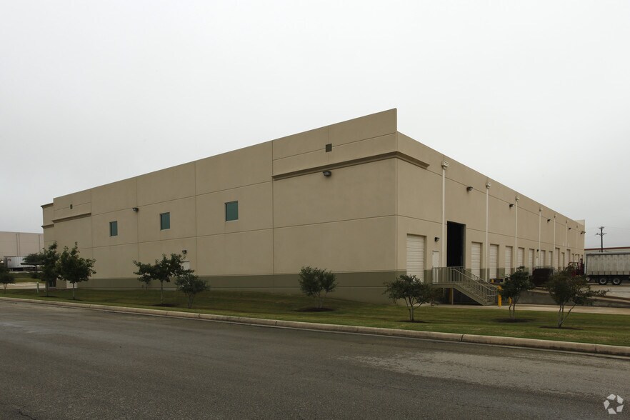 More Photos Of 6085 Corridor Pky, Schertz Distribution For Lease