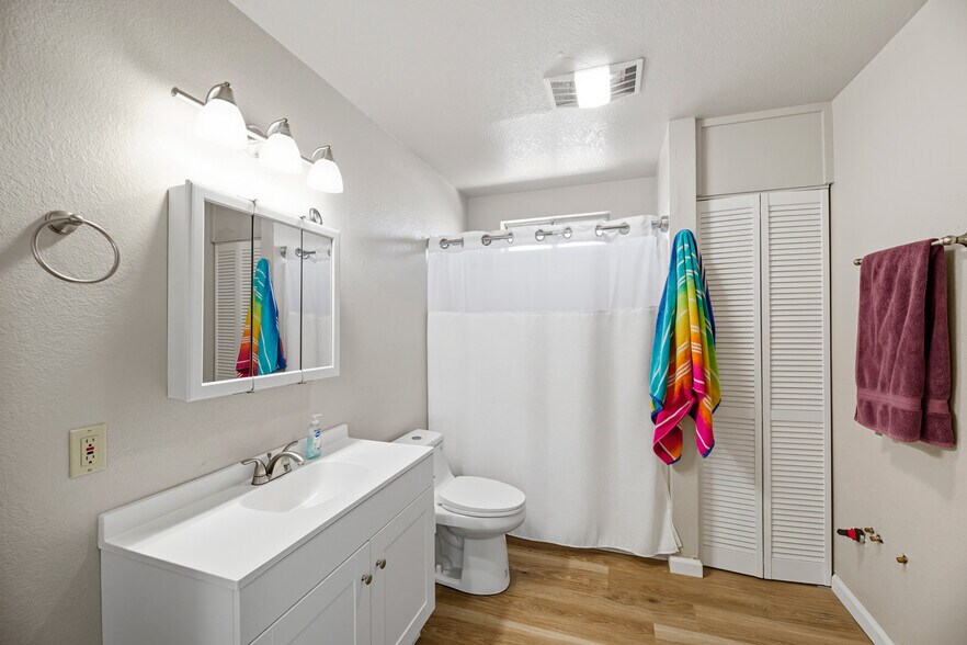 More Photos Of 1000 C St, Hawthorne Office Residential For Sale