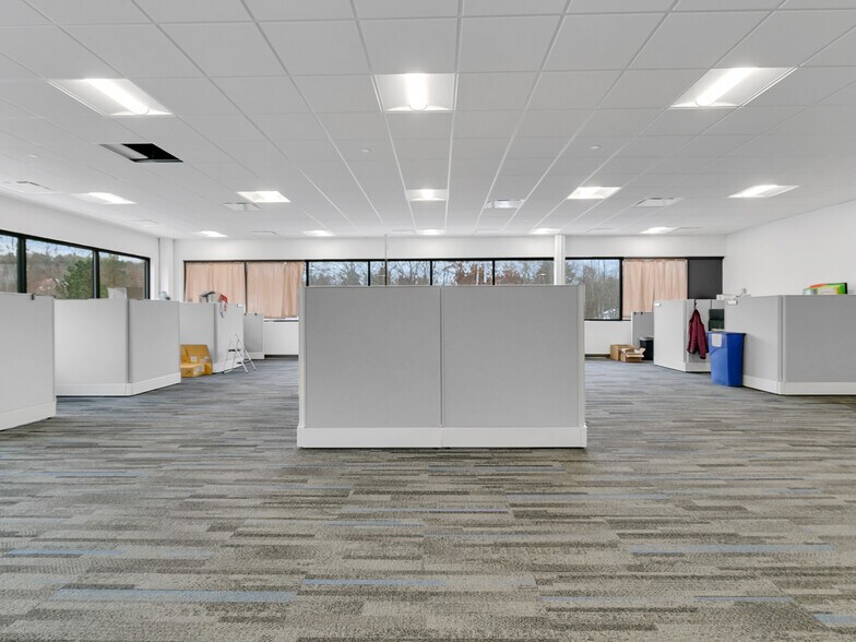 More Photos Of 95 Billerica Ave, North Billerica Light Manufacturing For Lease