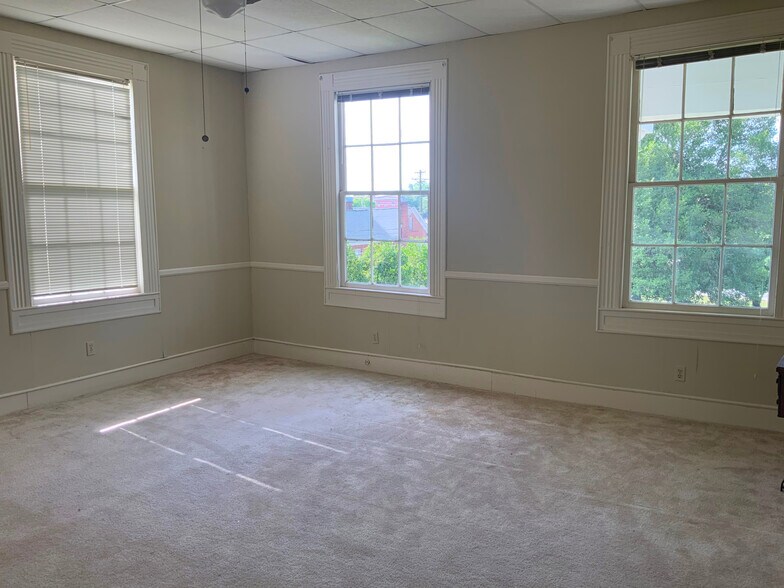 More Photos Of 117 E Academy St, Union Office For Sale